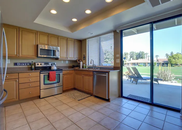 Golf Resort Getaway W/ Pool Access In Palm Desert